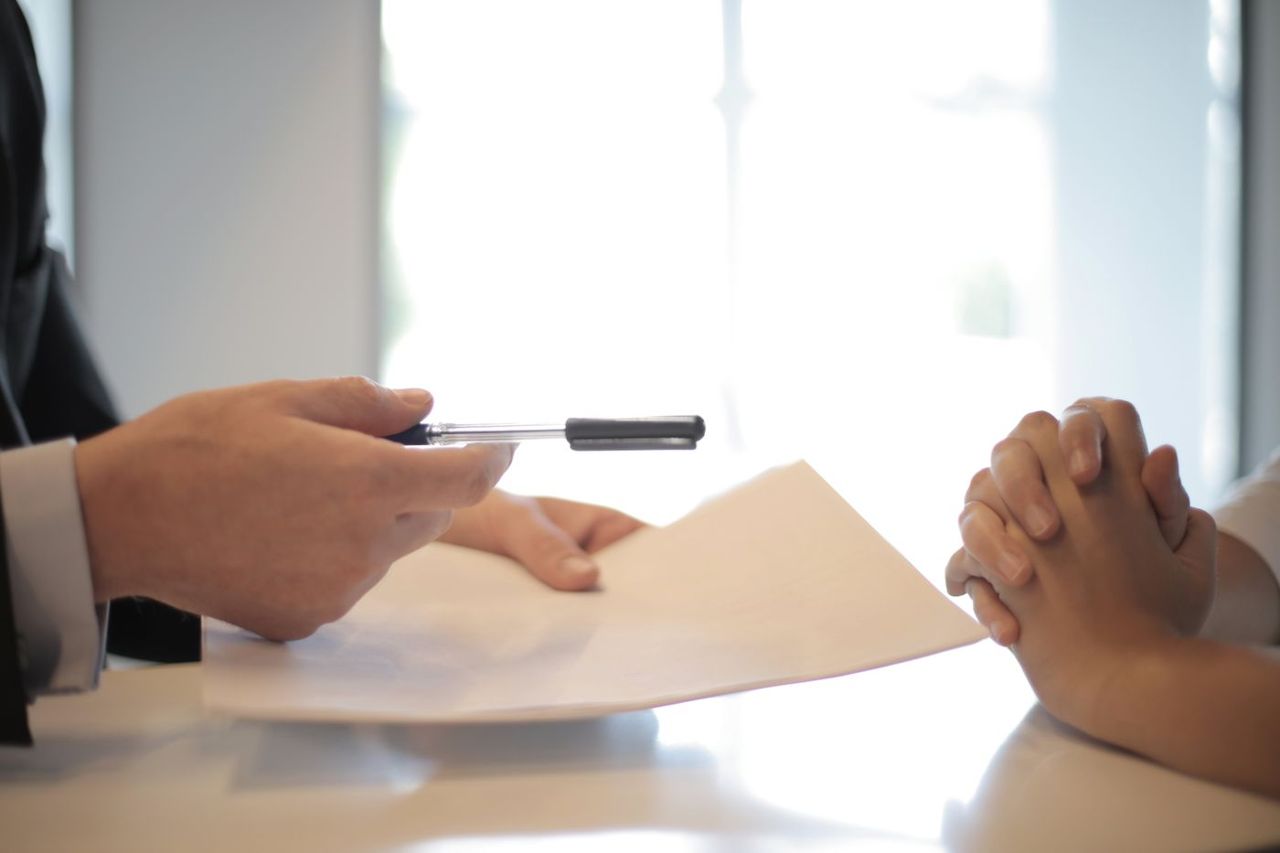 Expert advisor agreement being signed for a long-term mandate